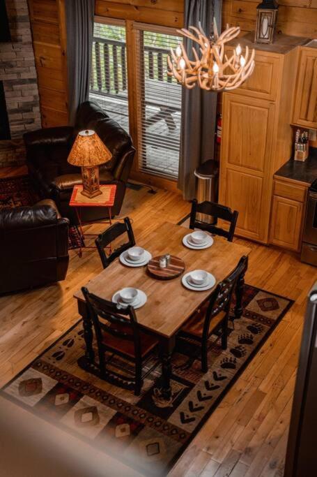 2-Bedroom Cabin With 2 Master Suites, Loft, Half-Bath And Hot Tub In A Serene Resort Setting Сев'єрвілл Екстер'єр фото