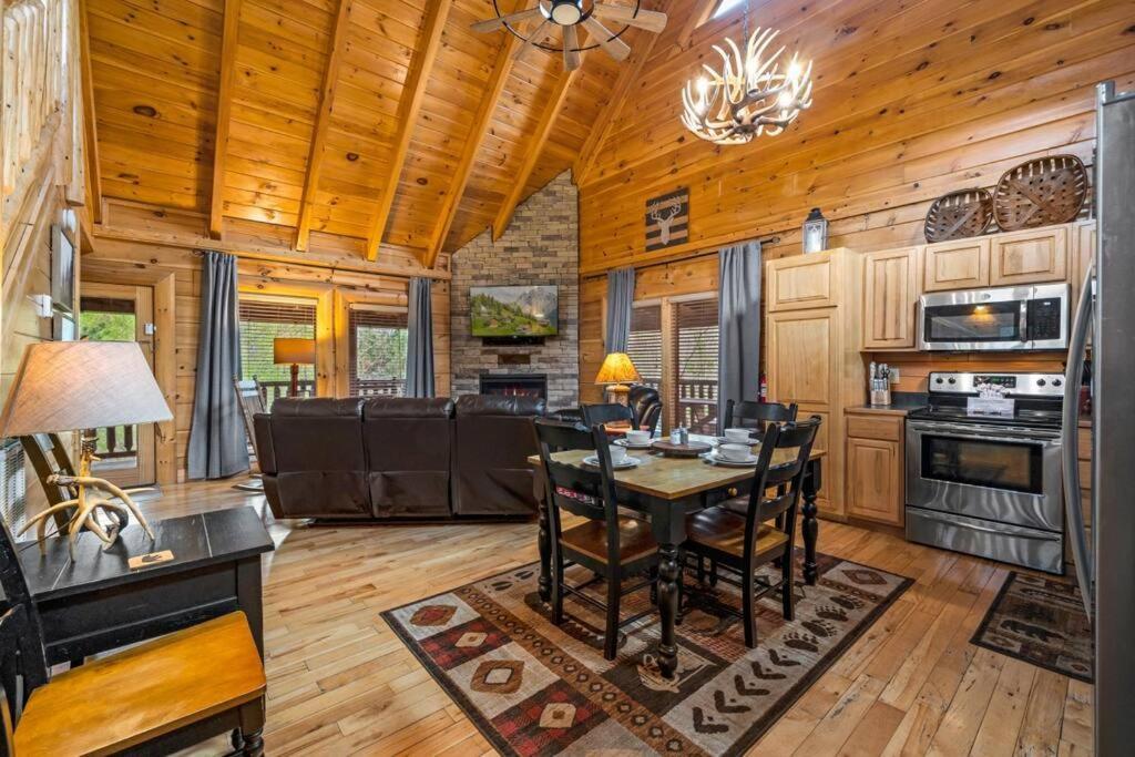 2-Bedroom Cabin With 2 Master Suites, Loft, Half-Bath And Hot Tub In A Serene Resort Setting Сев'єрвілл Екстер'єр фото