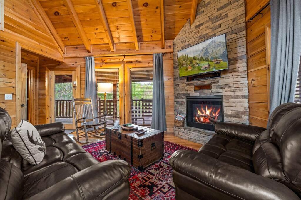 2-Bedroom Cabin With 2 Master Suites, Loft, Half-Bath And Hot Tub In A Serene Resort Setting Сев'єрвілл Екстер'єр фото