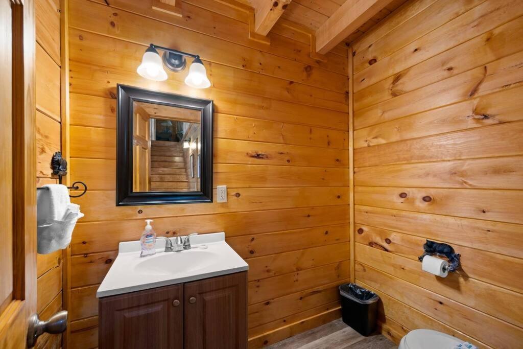 2-Bedroom Cabin With 2 Master Suites, Loft, Half-Bath And Hot Tub In A Serene Resort Setting Сев'єрвілл Екстер'єр фото