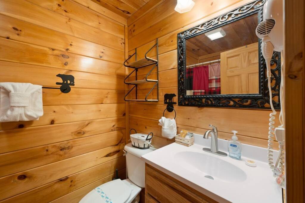 2-Bedroom Cabin With 2 Master Suites, Loft, Half-Bath And Hot Tub In A Serene Resort Setting Сев'єрвілл Екстер'єр фото