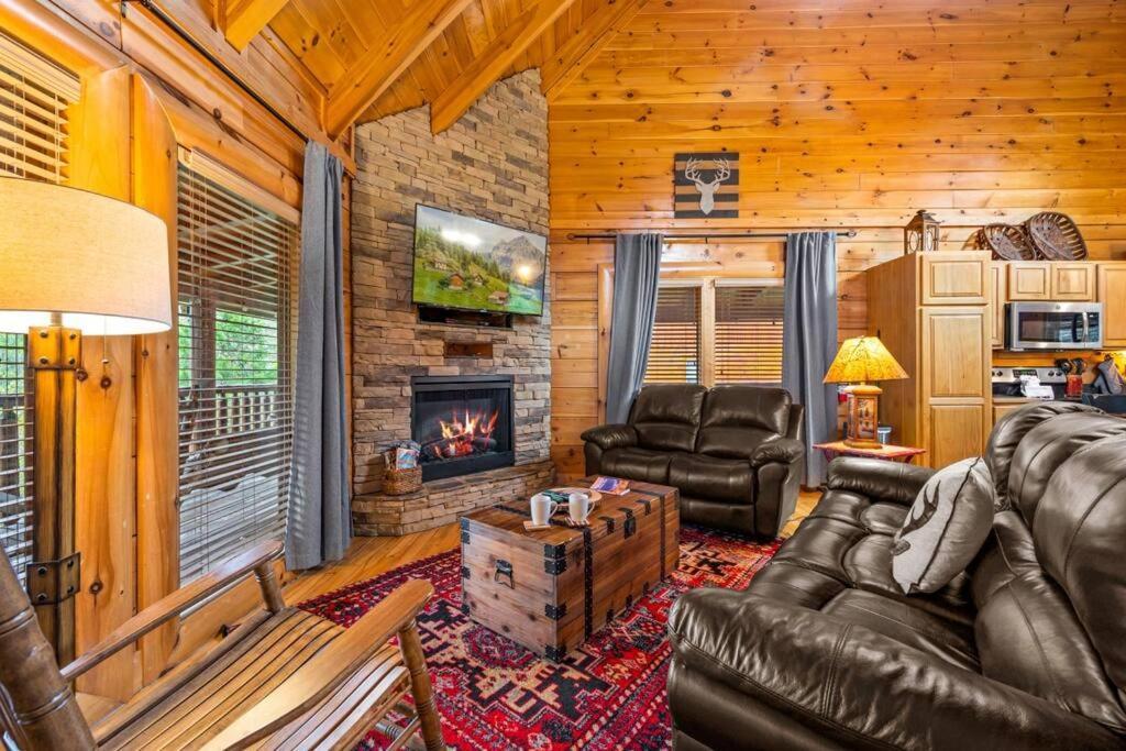 2-Bedroom Cabin With 2 Master Suites, Loft, Half-Bath And Hot Tub In A Serene Resort Setting Сев'єрвілл Екстер'єр фото