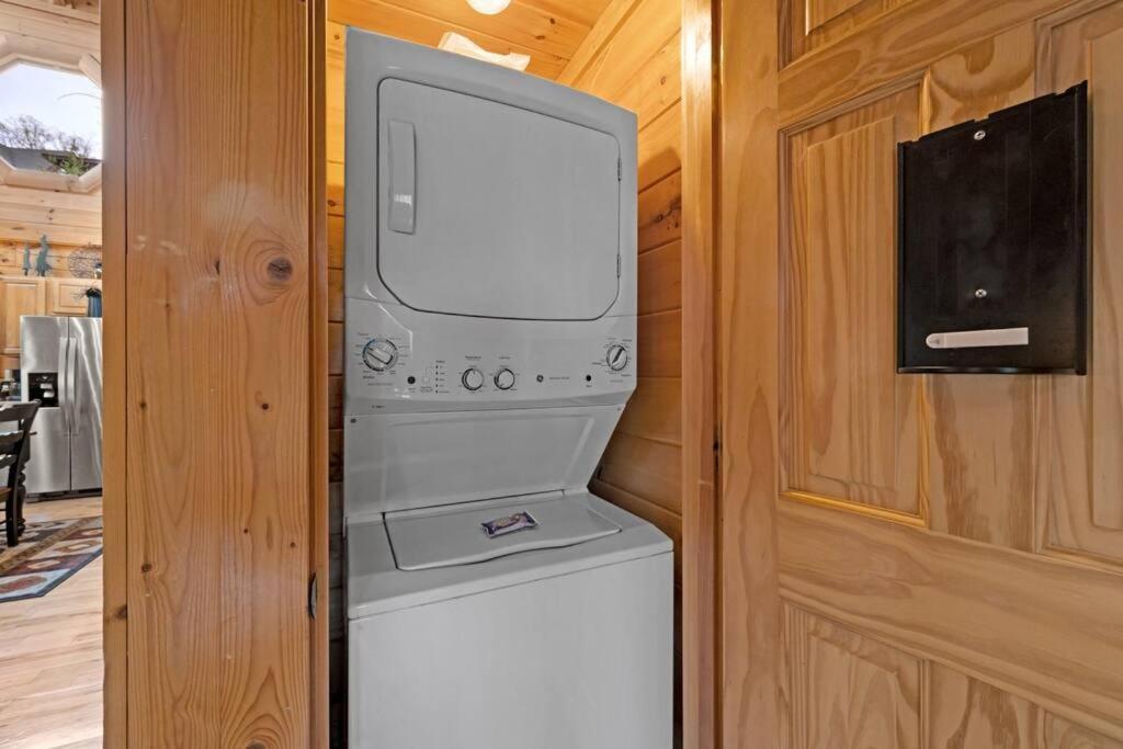 2-Bedroom Cabin With 2 Master Suites, Loft, Half-Bath And Hot Tub In A Serene Resort Setting Сев'єрвілл Екстер'єр фото